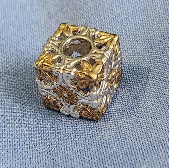 Gems en Vogue Two Tone Openwork Cube Charm - Picture 2 of 6